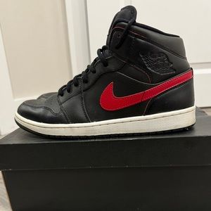 Jordan 1 Mid (Black/Red) - sz 10